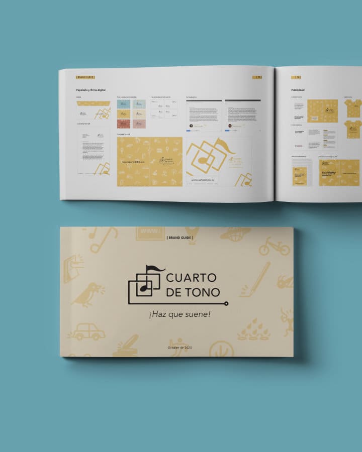Manual de 'Cuarto de Tono' con detalles de las aplicaciones de marca y portada.